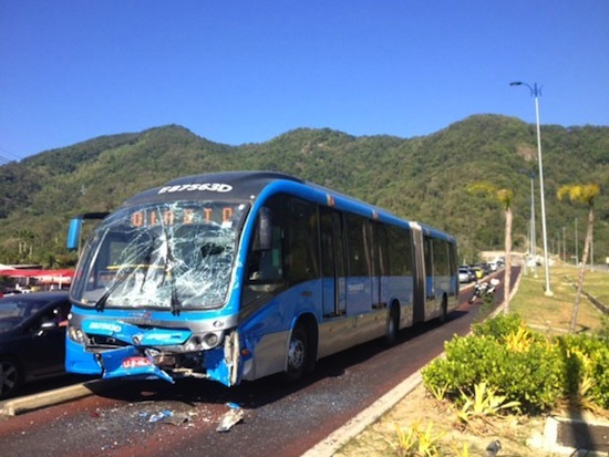 Dois acidentes deixaram 150 feridos na manhã desta terça-feira (13/01/2015) (Foto: Guilherme Brito/G1)