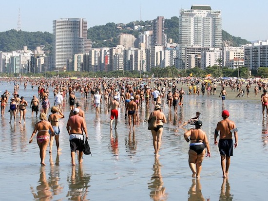 Santos, no litoral, de SP, é uma das 51 cidades com classificação 'A' no Mapa do Turismo (Foto: Guilherme Dionízio/Estadão Conteúdo)